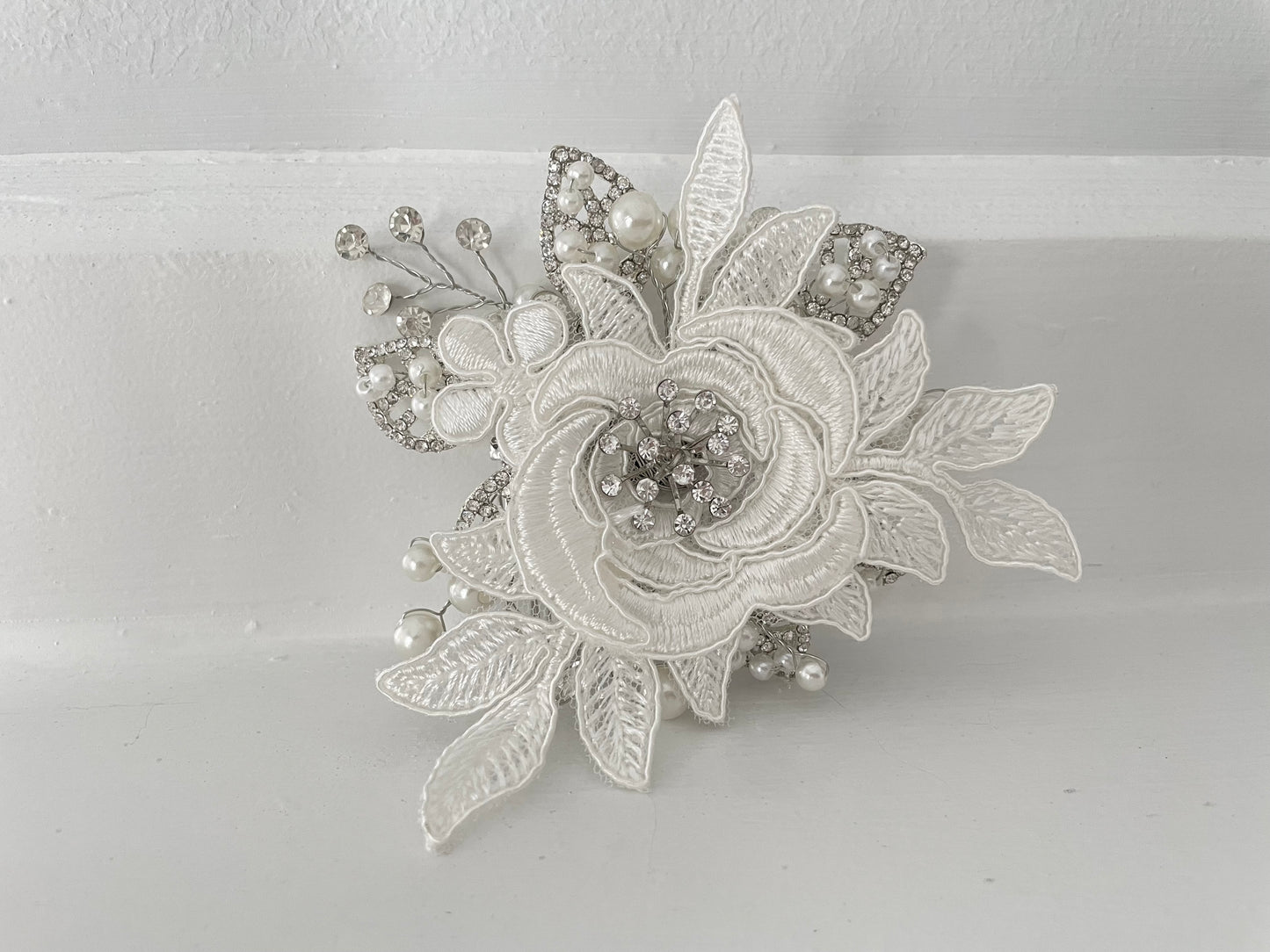 Mia White & Silver Rhinestone & Pearl Floral Comb