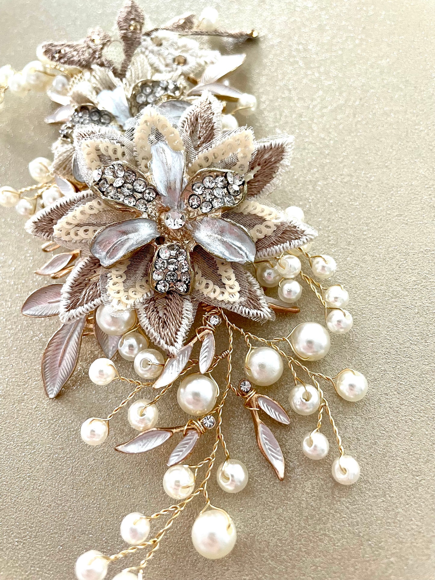Glinda Golden Floral & Pearls Hair Comb